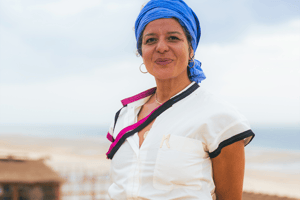 La cheffe Yasmina Ksikes, à Dakhla, le 24 septembre 2022. © Khris Cowley