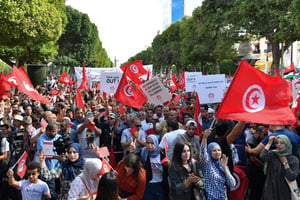 Des partisans du Parti destourien libre tunisien, lors de la manifestation contre le président Kaïs Saïed, dans la capitale, le 15 octobre 2022. © FETHI BELAID / AFP