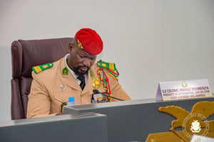 Le colonel Mamadi Doumbouya lors du Conseil des ministres, le 15 septembre 2022. © Présidence de la Guinée