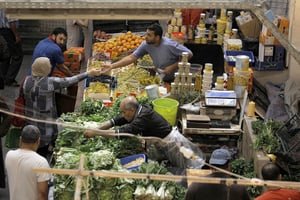 Vendeurs de fruits et légumes à Alger. © XINHUA/ZUMA/REA