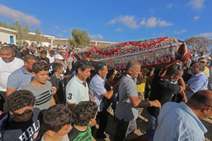 Les funérailles d’un migrant tunisien retrouvé en mer, dans la ville côtière de Zarzis, dans le sud-est de la Tunisie, le 18 octobre 2022. © FATHI NASRI/AFP