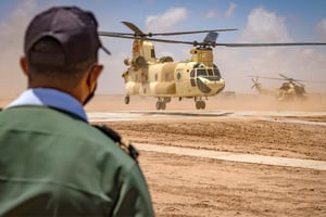 Décollage d’un hélicoptère CH-47 Chinook des Forces armées royales (FAR), lors des manœuvres de l’African Lion, le 18 juin 2021. © FADEL SENNA / AFP