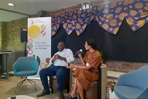 Achille Mbembe, lors du lancement de la Fondation de l’innovation pour la démocratie à Johannesburg, le 7 octobre 2022. © DR