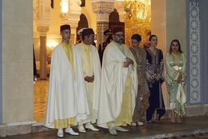 De g. à dr., les princes Moulay Hassan et Moulay Rachid, le roi Mohammed VI, et les princesses Lalla Meryem, Lalla Hasna et Lalla Asma, à Rabat, le 13 février 2019. © CARLOS ALVAREZ/ Getty Images/AFP