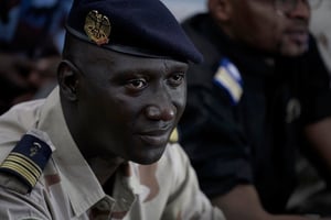 Le colonel-major Ismaël Wagué, ministre de la Réconciliation au Mali et ancien porte-parole du CNSP, le 16 septembre 2020 à Kati, lors d’une conférence de presse. © Michele Cattani / AFP.