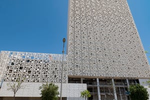 Le Maroc figure parmi les marchés financiers les plus attractifs du continent. Ici, siège de la BCP, au sein de Casablanca Finance CIty, dans la capitale économique du royaume. © Michael LUMBROSO/REA