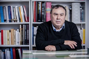 L’historien Benjamin Stora, spécialiste de l’Algérie, à Paris, le 11 octobre 2022. © Photo : Vincent Fournier pour JA