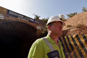 Frey Hein Jacobus, le directeur général de Nantou Mining, lors de l’opération de sauvetage à la mine de Perkoa, Burkina Faso, le 13 mai 2022. © Anne Mimault/REUTERS