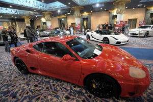 Vente aux enchères de véhicules de luxe ayant appartenu à la famille Ben Ali, à Gammarth, le 22 décembre 2012. © FETHI BELAID/AFP