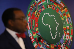 Akinwumi Adesina, président du Groupe de la Banque africaine de développement, prend la parole lors de l’assemblée annuelle de la BAD à Accra, au Ghana, le 23 mai 2022. © NIPAH DENNIS/AFP