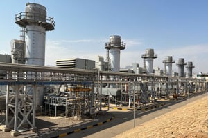 Turbines de production d’électricité partiellement alimentées par de l’hydrogène vert, le 20 octobre 2022, dans le cadre d’un nouveau projet en vue du sommet climatique COP27 de novembre, à Charm el-Cheikh, en Égypte. © SAYED SHEASHA/REUTERS