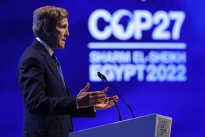 L’envoyé spécial du président des États-Unis pour le climat, John Kerry, à  la COP27 de Charm el-Cheikh, le 11 novembre 2022. © Getty Images via AFP