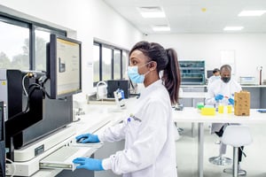 Installé au Nigeria, 54Gene est le premier laboratoire privé africain à pouvoir séquencer entièrement le génome humain. © 54gene