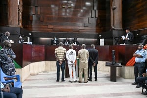 Quatre des accusés de l’attaque de Grand-Bassam lors de l’ouverture du procès à Abidjan, le 30 novembre 2022. © Sia KAMBOU/AFP