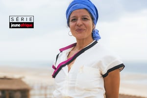 La cheffe marocaine Yasmina Ksikes, à Dakhla, le 24 septembre 2022. © Khris Cowley