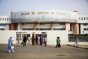 Les deux députés de l’opposition sont passés devant le tribunal de justice de Dakar. © CEMIL OKSUZANADOLU AGENCYAnadolu Agency via AFP