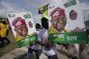 Des partisans de Bola Tinubu à un meeting de campagne pour les élections présidentielles à Lagos, le samedi 26 novembre 2022. © Sunday Alamba/AP/SIPA