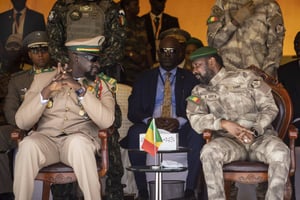 Le chef de la junte guinéenne, Mamadi Doumbouya (à g.), et le président de la transition au Mali, Assimi Goïta, à Bamako, Mali, le 22 septembre. Le chef de la junte guinéenne, Mamadi Doumbouya (à g.), et le président de la transition au Mali, Assimi Goïta, le 22 septembre, à Bamako (Mali).
© AP/SIPA