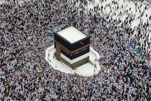 Des fidèles effectuent le tawaf d’adieu dans la ville sainte saoudienne de La Mecque, le 11 juillet 2022. © AFP