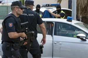 Arrestation de l’un des 6 membre d’une cellule terroriste à Melilla le 6 septembre 2017. Les 5 autres jihadistes ont été arrêtés au Maroc lors de cette opération conjointe. © Jesus BLASCO DE AVELLANEDA / AFP
