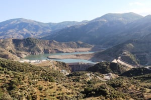 Le barrage de Tichy-Haf, dans la wilaya de Béjaïa, est à son plus bas niveau historique. © Arezki Said