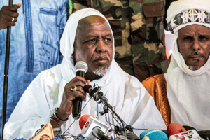 L’influent imam malien Mahmoud Dicko lors d’une rare apparition publique à Bamako, le 28 novembre 2021. © FLORENT VERGNES / AFP