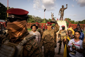 Le capitaine Ibrahim Traoré lors d’une cérémonie pour les 35 ans de l’assassinat de Thomas Sankara, le 15 octobre 2022, à Ouagadougou. © OLYMPIA DE MAISMONT / AFP