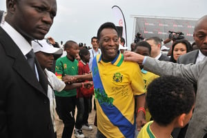La légende du football brésilien Pelé à Libreville, le 10 février 2012, pendant la Coupe d’Afrique des nations. © ISSOUF SANOGO/AFP