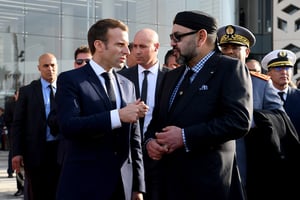 Le roi du Maroc Mohammed VI (à dr.) avec le président français Emmanuel Macron, à Rabat, le 15 novembre 2018. © CHRISTOPHE ARCHAMBAULT/POOL/AFP