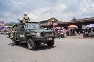 Des soldats de la force régionale EAC à Goma, dans l’est de la RDC. © GLODY MURHABAZI / AFP.