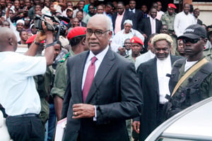 L’ancien ministre camerounais Marafa Hamidou Yaya, à la sortie du tribunal de Yaoundé, le 16 juillet 2012. © DR