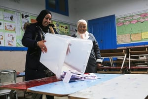 Des membres de l’Isie avant le dépouillement des votes, à Tunis, le 29 janvier 2023. © Mohamed Krit/Sipa USA/SIPA