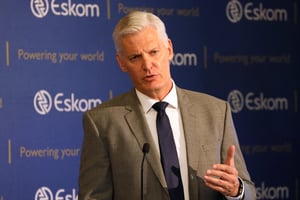 Andre de Ruyter, futur ex-directeur général de la compagnie d’électricité publique Eskom. Ici lors d’un point de presse à Johannesburg, en Afrique du Sud, en janvier 2020. © Sumaya Hisham/REUTERS