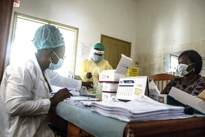 Au centre de santé de Cadjèhoun, à Cotonou. © Yanick Folly/AFP