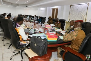 Lors du conseil des ministres du 15 février, le gouvernement burkinabè a approuvé la création de 4 000 postes d’agents des Eaux et Forêts. © Présidence du Faso