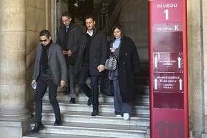 Saad Lamjarred (2e à dr.) quittant le tribunal, à Paris, le 20 février 2023. © Sylvie Corbet/AP/SIPA