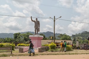 Statue de Ruben Um Nyobè, un des héros de l’indépendance camerounaise à Eseka, le 11 décembre 2019. © AFP