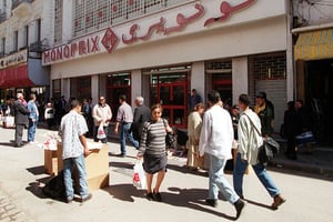 Rue Charles-de-Gaulle, en plein centre de Tunis, vue du plus ancien magasin (1933) Monoprix de Tunisie. Ici, le 22 mars 2001. © FETHI BELAID