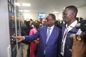 Dans le cadre de sa tournée dans la région de Thiès, le Président Macky Sall a inauguré ce samedi à Malicounda, dans le département de Mbour, une centrale électrique d’une capacité de 120 mégawatts, extensible à 135 mégawatts. © Présidence de la République du Sénégal