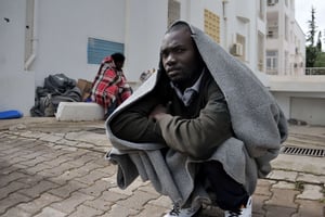 Des migrants subsahariens en détresse, à Tunis, le 18 février 2023. © Yassine Mahjoub/Shutterstock/Sipa