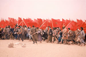Plusieurs dizaines de milliers de Marocains franchissent les frontières du Sahara espagnol le 6 novembre 1975. © FRILET/SIPA