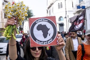Manifestation de soutien aux migrants et contre le racisme, à Tunis, le 25 février 2023. © Nicolas Fauque