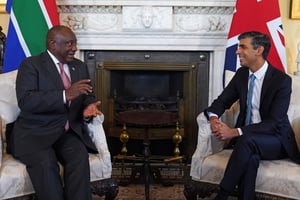 Le président sud-africain Cyril Ramaphosa et le Premier ministre britannique Rishi Sunak, à Londres, en novembre 2022. South Africa’s President Cyril Ramaphosa meets with Britain’s Prime Minister Rishi Sunak in Downing Street in London on November 23, 2022 on the second day of his two-day state visit. – Ramaphosa urged rich nations to help save vulnerable ones from climate change, as he made the first state visit of King Charles III’s reign.
© STEFAN ROUSSEAU/POOL/AFP