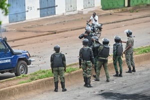 Trois personnes ont trouvé la mort lors d’une manifestation organisée par le FNDC à la mi-février à Conakry (ici le 28 juillet 2022). © CELLOU BINANI / AFP.
