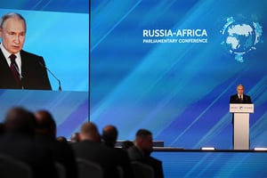 Le président russe Vladimir Poutine prononce un discours lors de la conférence parlementaire internationale Russie-Afrique à Moscou, le 20 mars 2023. © Sputnik/Vladimir Astapkovich/Pool via REUTERS