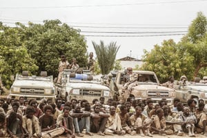 Des rebelles du FACT capturés, au quartier général de l’armée tchadienne, à N’Djamena, le 9 mai 2021. © DJIMET WICHE/AFP