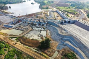 Le barrage en construction de Nachtigal, au Cameroun, est censé fournir 30 % des besoins énergétiques  du pays. © Facebook NHPC
