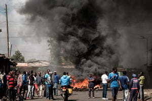Des manifestants dans le bidonville de Kibera, à Nairobi, au Kenya, le 30 mars 2023. © Yasuyoshi CHIBA / AFP.