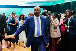 Le président de la Confédération africaine de football (CAF) Patrice Motsepe au 73e congrès de la Fifa, à Kigali, le 13 mars 2023. © CYRIL NDEGEYA/Anadolu Agency via AFP