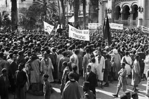 Manifestation contre le Protectorat français, à Tunis, le 12 avril 1938. © AFP